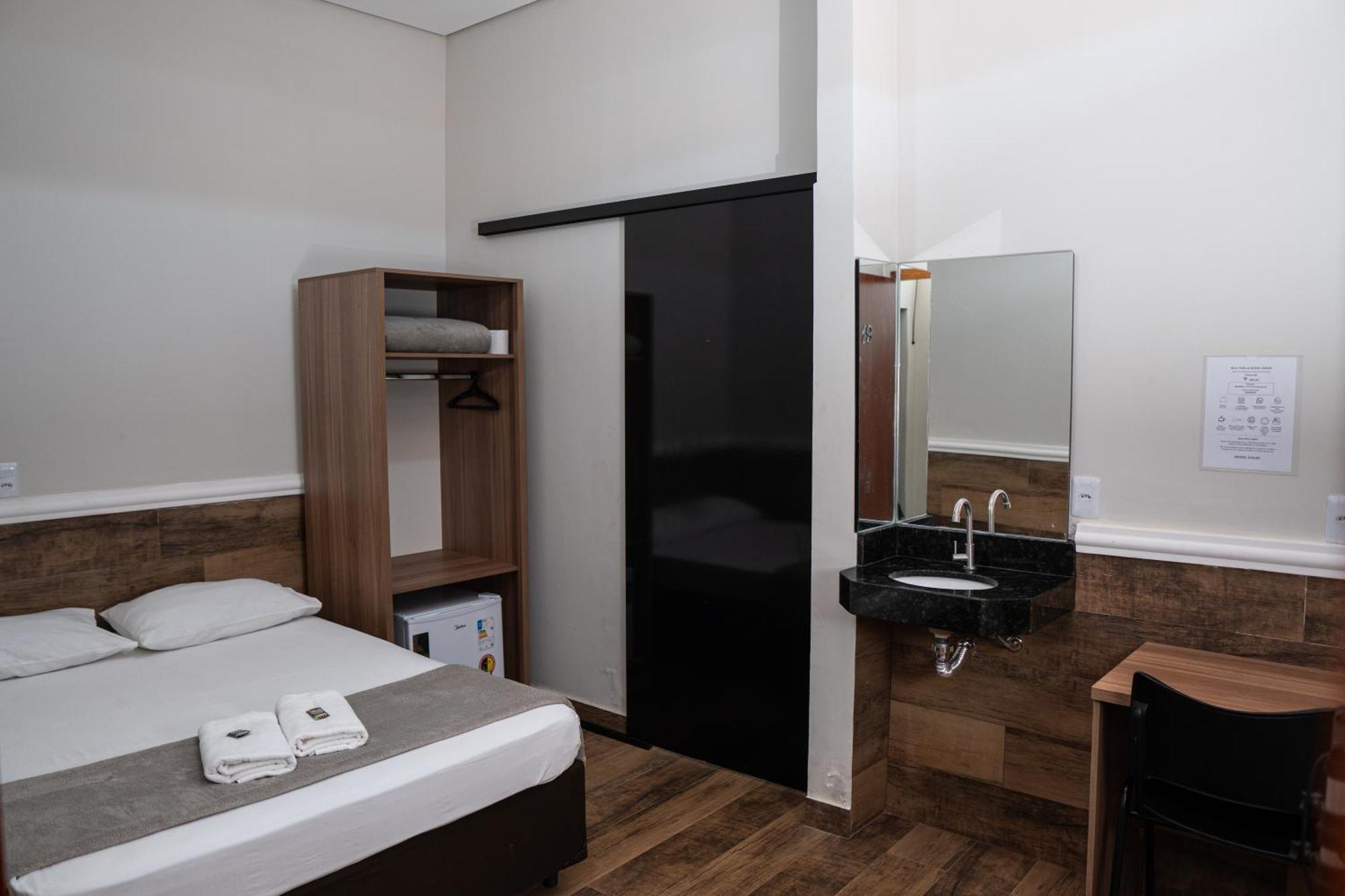 Hotel Nixon Proximo, Rodoviaria, Prefeitura E A Matriz Central Itaí Dış mekan fotoğraf