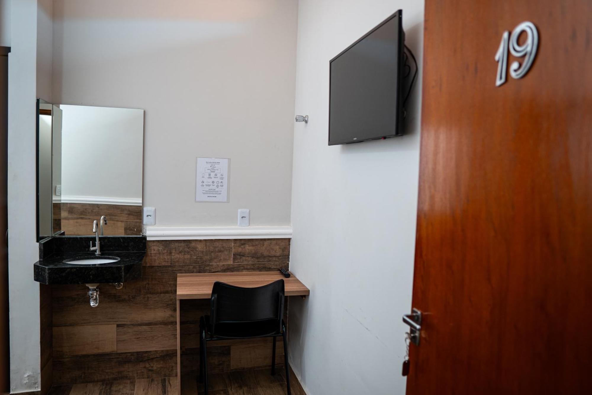 Hotel Nixon Proximo, Rodoviaria, Prefeitura E A Matriz Central Itaí Dış mekan fotoğraf